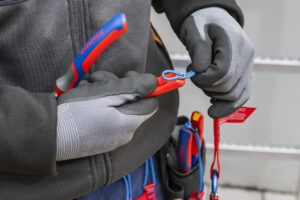 Why choose Knipex’s tethered tools Image