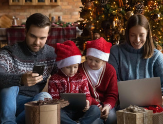 Children’s tsar urges parents to ditch their phones during festive family time Image
