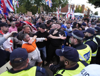 Three arrested after Epping hotel protesters march on council offices Image