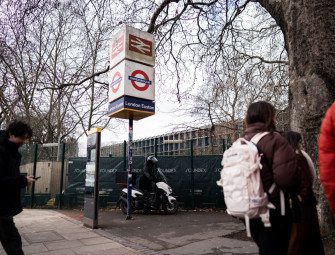 London Manchester and Glasgow home buyers ‘pay premium to live near stations’ Image