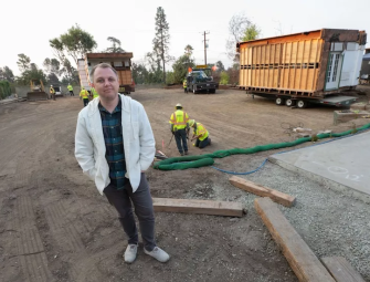 Houses Slated for Demolition Relocated to Fire-damaged LA Neighborhood Image