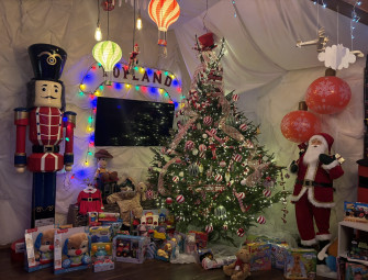 £1K TOY DONATION SPREADS FESTIVE CHEER TO RUGELEY RESIDENTS Image