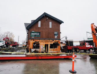 Namgis Nation moves a house Image