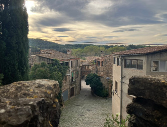 A ceramic and gourmet tour of the Cotswolds of Spain with design-led holiday home agency Viu Emporda Image