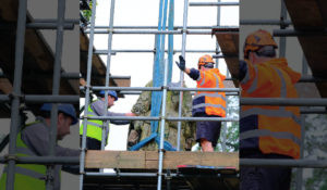 Thakeham restores historic Queen Anne statue Image