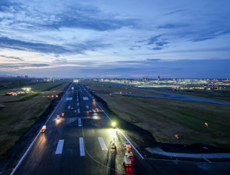 Kiewit and Amrize lead first-of-its-kind paving operation for YVR’s north runway Image