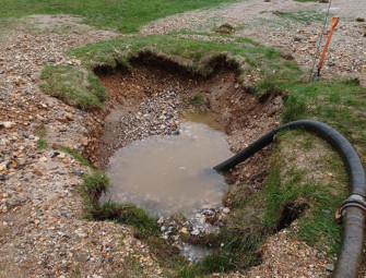 Burst main causes fresh London water supply misery as thousands of homes in Croydon are cut off Image