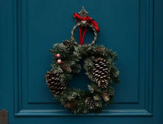 Interior expert shares how to spruce up your home for Christmas without leaving a mark Image