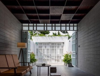 Eight interiors where gridded ceilings serve as a decorative element Image