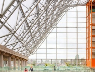 Hospital fronted by large winter garden opens in UK Image