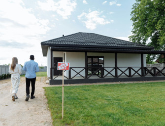 A quarter of new-build owners pay £3.4k in repairs within 2 months.  Image
