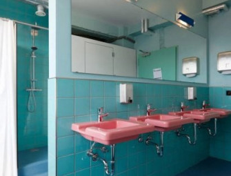 Eight bathrooms resurrecting pink sinks for the 21st century Image