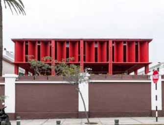 K+M Arquitectura y Urbanismo slots red pergola behind historic building in Peru Image