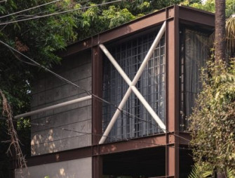 Gridded steel frame envelops Indian home by 3dor Concepts Image