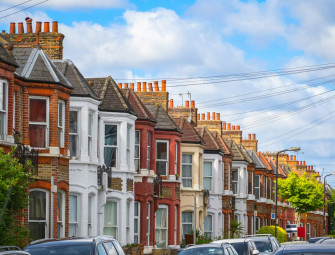 Nearly a Third of UK Property Sales Fail Costing Homeowners £400m a Year Image